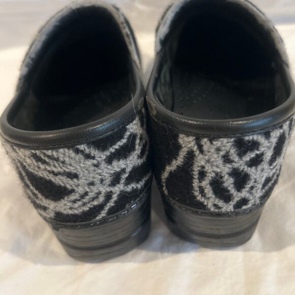 DANSKO Professional Black Gray Cobwebs Artsy Swirl Clogs Shoes Italy 36/5.5 - Picture 4 of 7